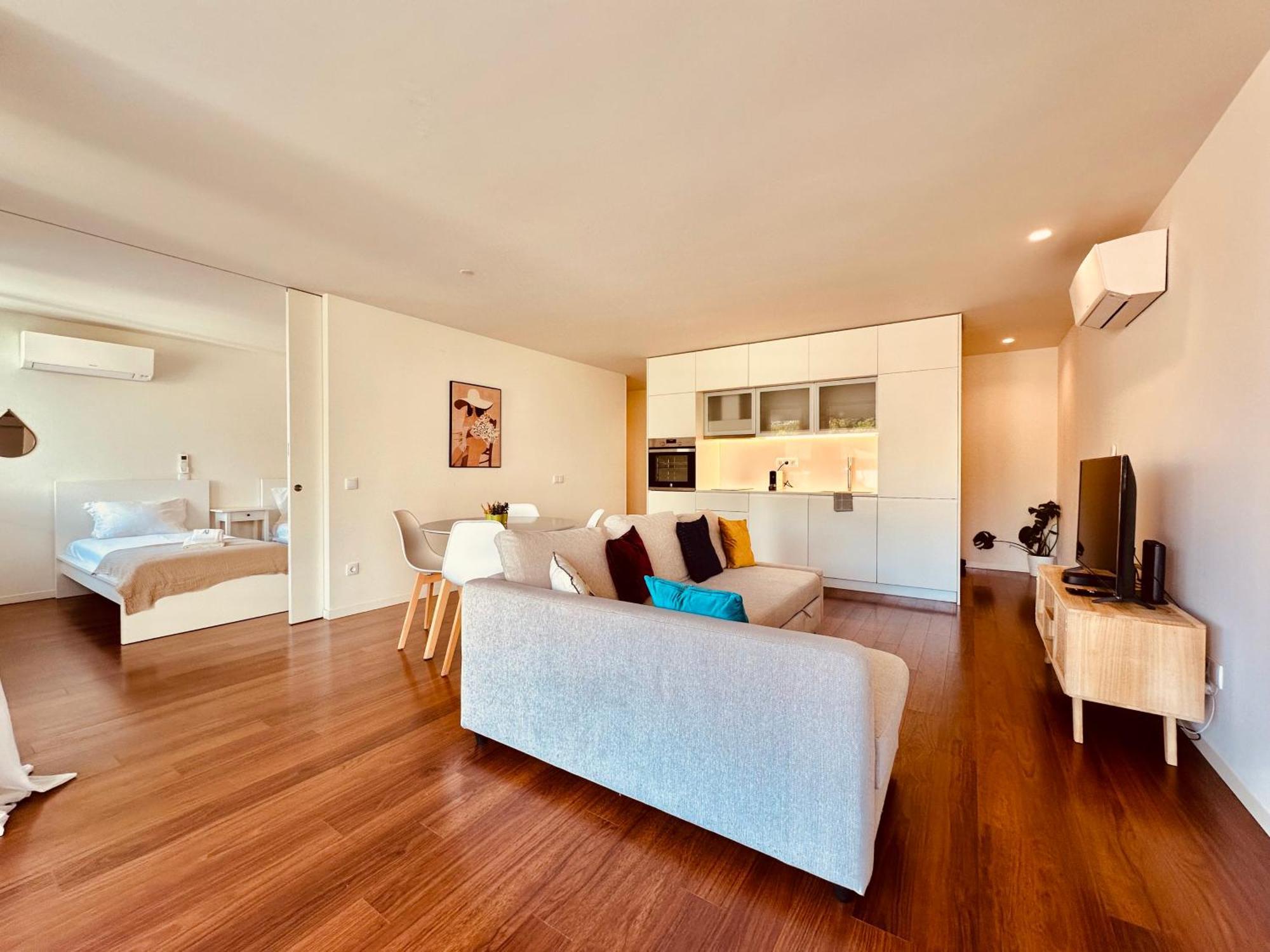 Apartment Bombarda 250 E